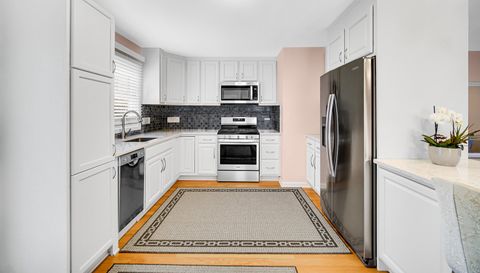 327 N Pershing Avenue