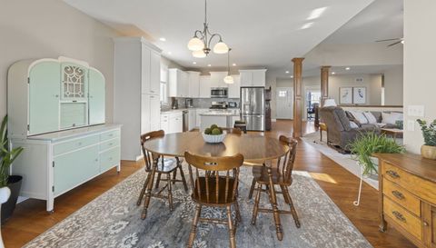 1121 Blackberry Shore Lane