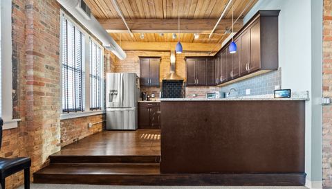 913 W Van Buren Street