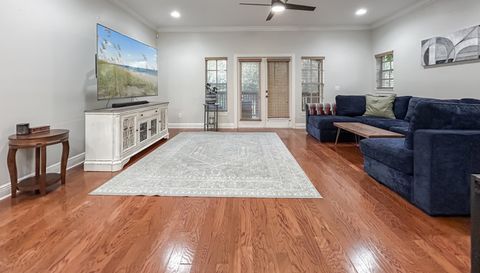 254 Valencia Cir