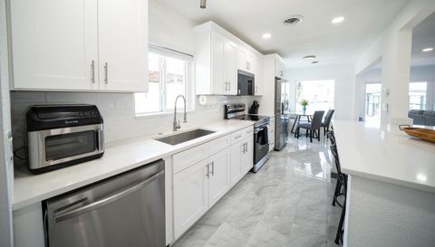 166 Bayside Dr