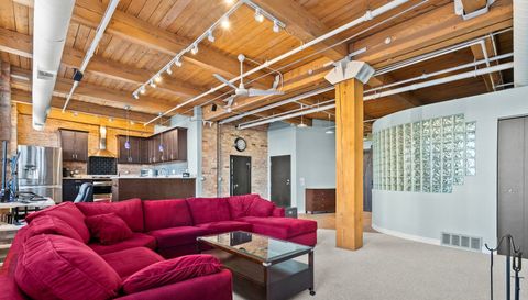 913 W Van Buren Street