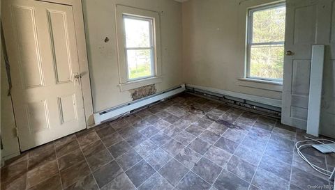 12 Woodland Ave
