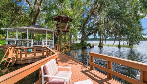 996 NW SCENIC LAKE DRIVE