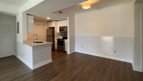 1075 Peachtree Walk NE