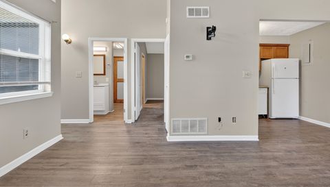 1464 A NE PINE LOG RD