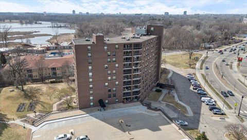 6615 Lake Shore Drive S