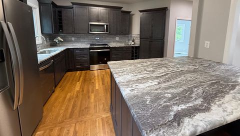 2528 Treetop Ln