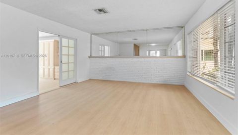 9125 Carlyle Ave