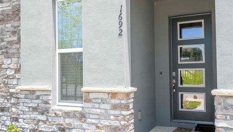 1692 TROPICAL PALMS CIRCLE