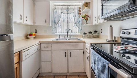 7210 N MANHATTAN AVENUE