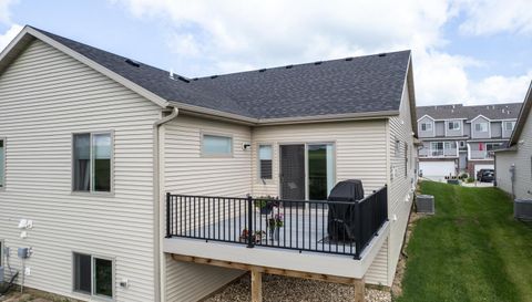 698 Shardlow Place NE