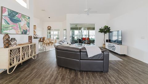 240 N Country Club Dr