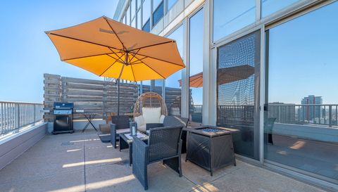 1600 S Prairie Avenue