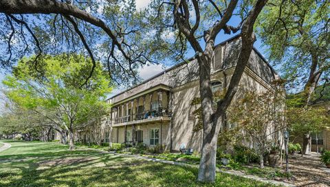 4312 Bellaire Dr S #203