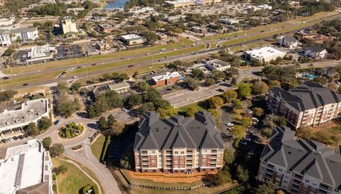4480 Deerwood Lake
