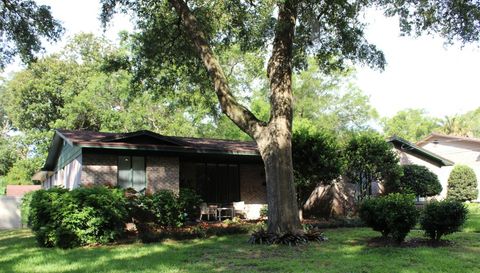 1834 Holly Oaks Ravine Dr
