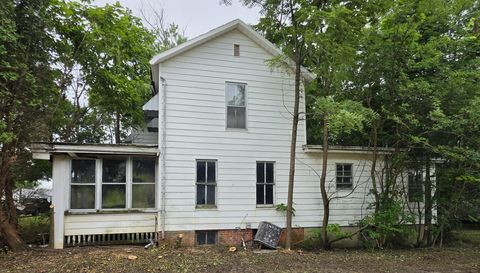 202 S 1st St