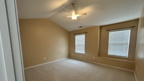 312 Robyns Glen Cir