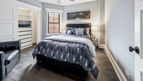 2712 W Sunnyside Avenue