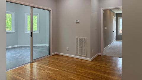 2528 Treetop Ln