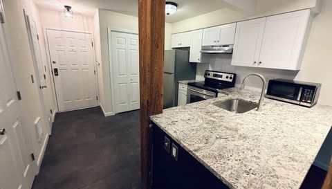 25 Grand St