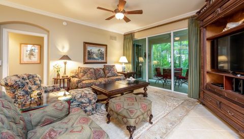 2000 Tarpon Bay Dr N,Naples