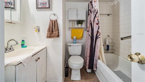 7210 N MANHATTAN AVENUE