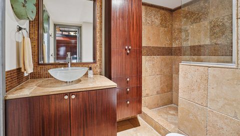 801 Washington Avenue N