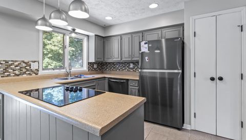 272 Canterbury Dr