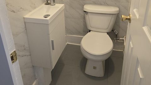 4710 Springfield Blvd