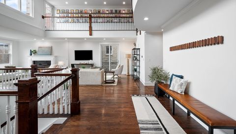 840 W Buckingham Place