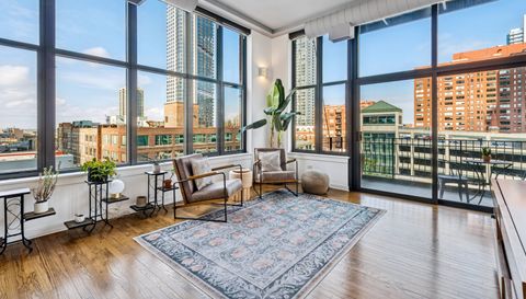 333 W Hubbard Street