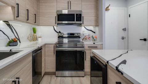 6157 N Sheridan Road