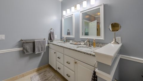 44896 Broadmoor Cir S