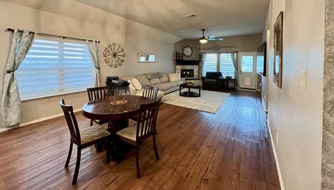 1105 Prairie Heights Dr