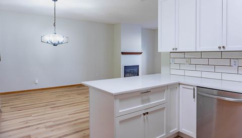 1122 Crystal Place W