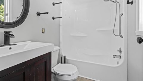 272 Canterbury Dr