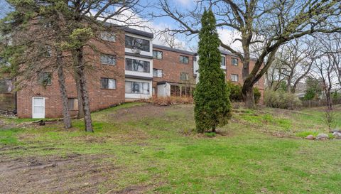 3076 Lexington Avenue N