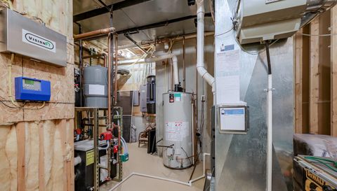 4209 N Oak Pointe Ct NE