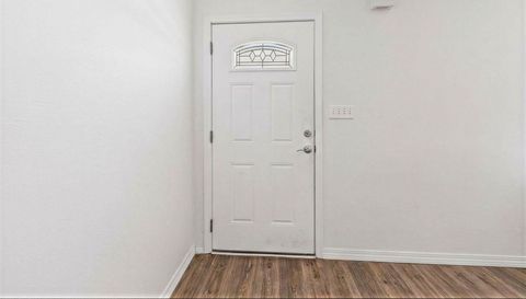 1815 Pointed Leaf Ln