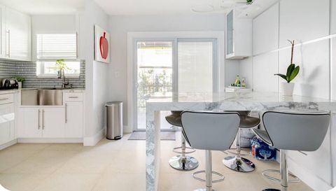 1305 W 53rd St APT 102