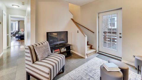 3358 N Monticello Avenue