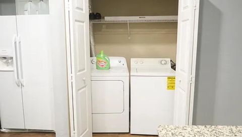 Unit 308 4415 SW 34th St