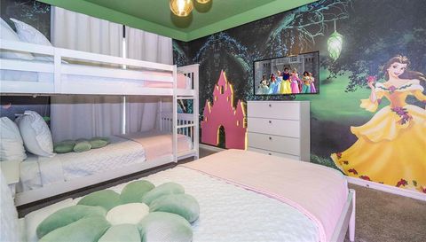 1692 TROPICAL PALMS CIRCLE