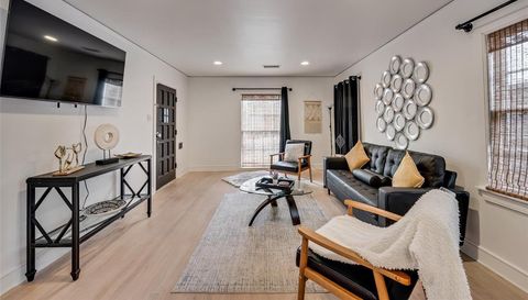 2707 Burlington Blvd