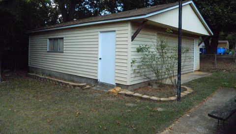 302 Mountain Gap Rd SE