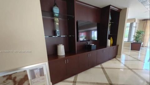 20000 E Country Club Dr