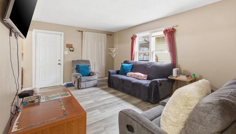 1223 N Centennial St