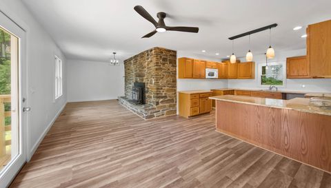1218 Sweet Creek Rd